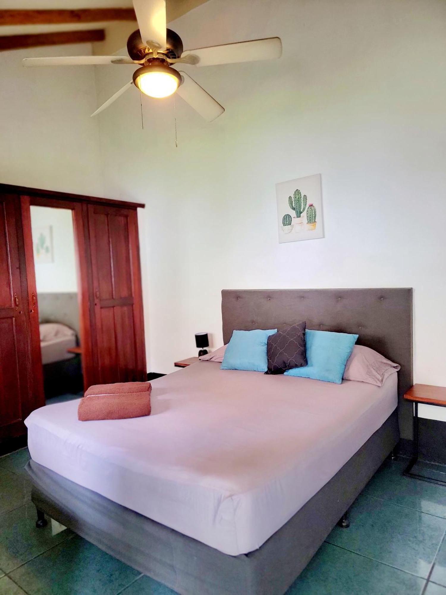 Poco A Poco Hostel León Екстериор снимка