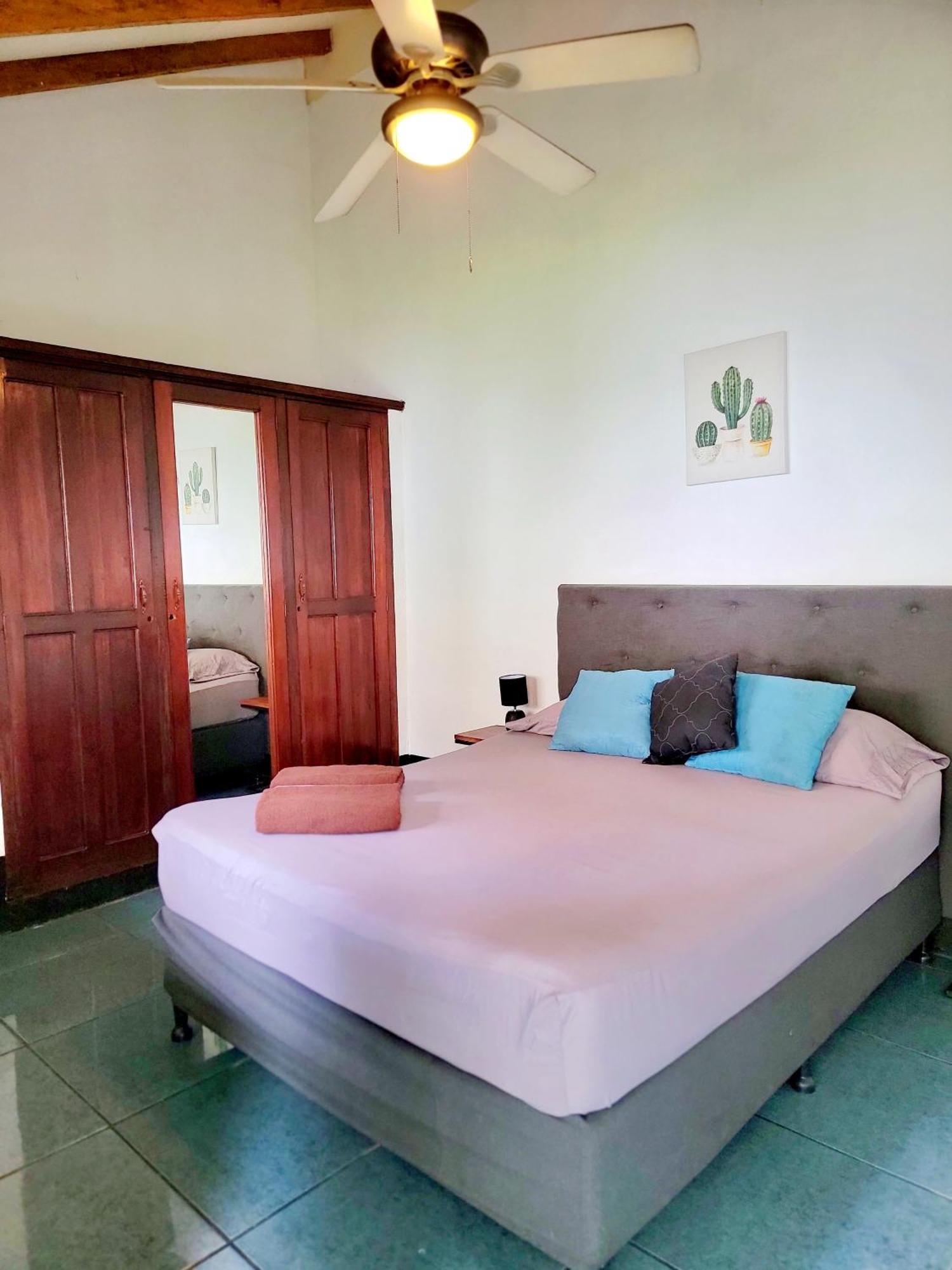 Poco A Poco Hostel León Екстериор снимка