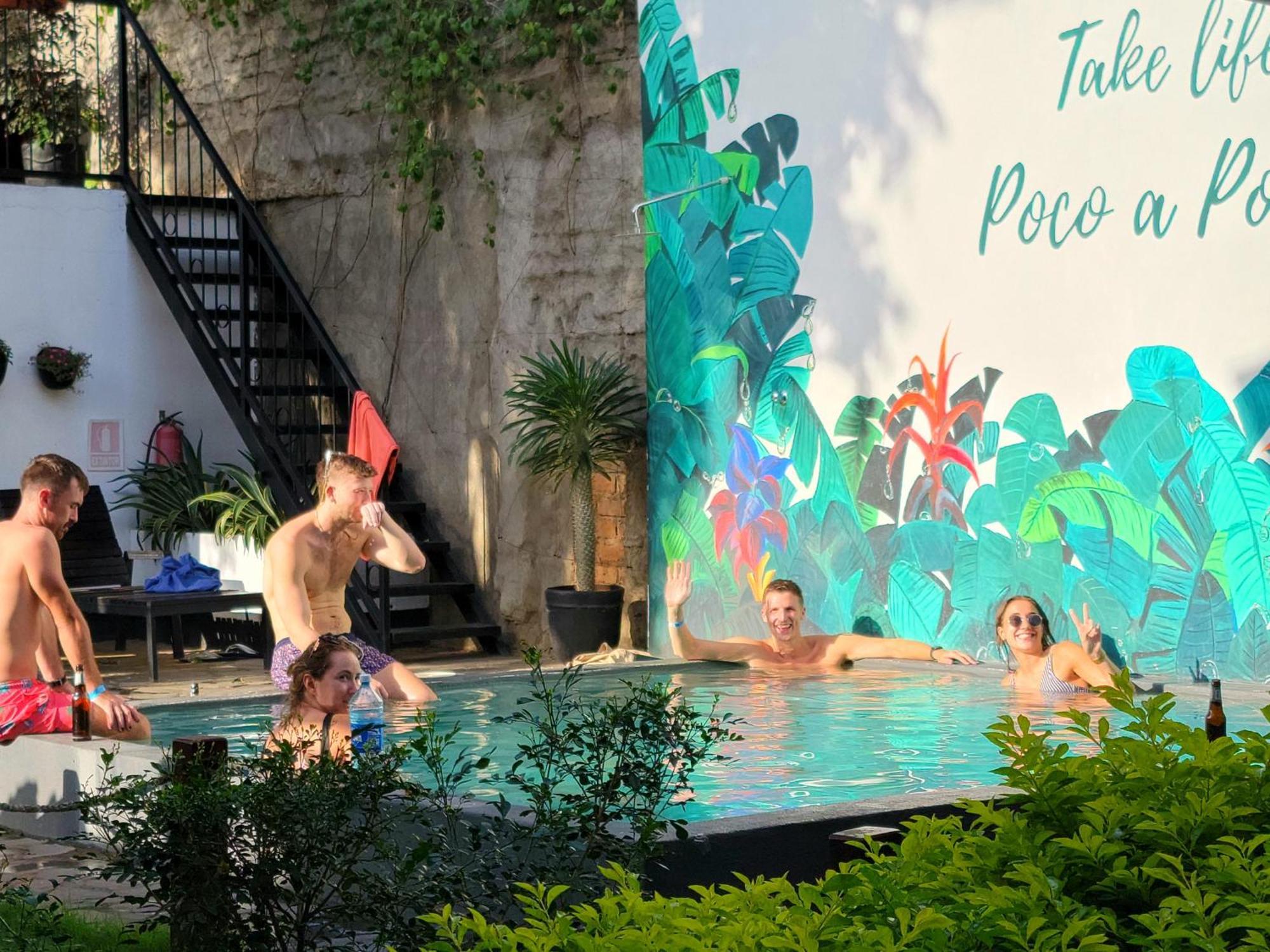 Poco A Poco Hostel León Екстериор снимка